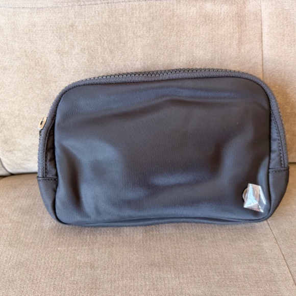 Everywhere Belt Bag 1L Wordmark - Picture 2 of 3